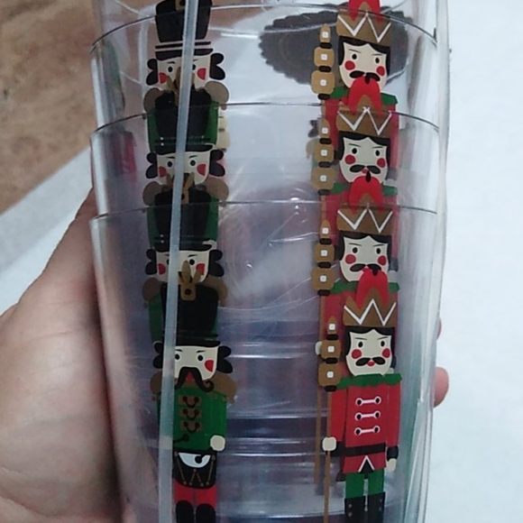 FAO Schwartz Nutcracker, set of 4 Cups + 4 Dessert Plates in Melamine - Picture 5 of 13